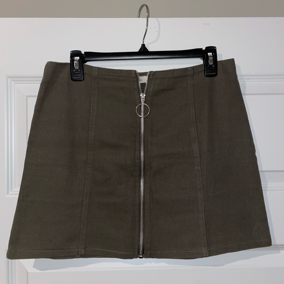 Khaki mini skirt with a zipper! - Picture 1 of 2